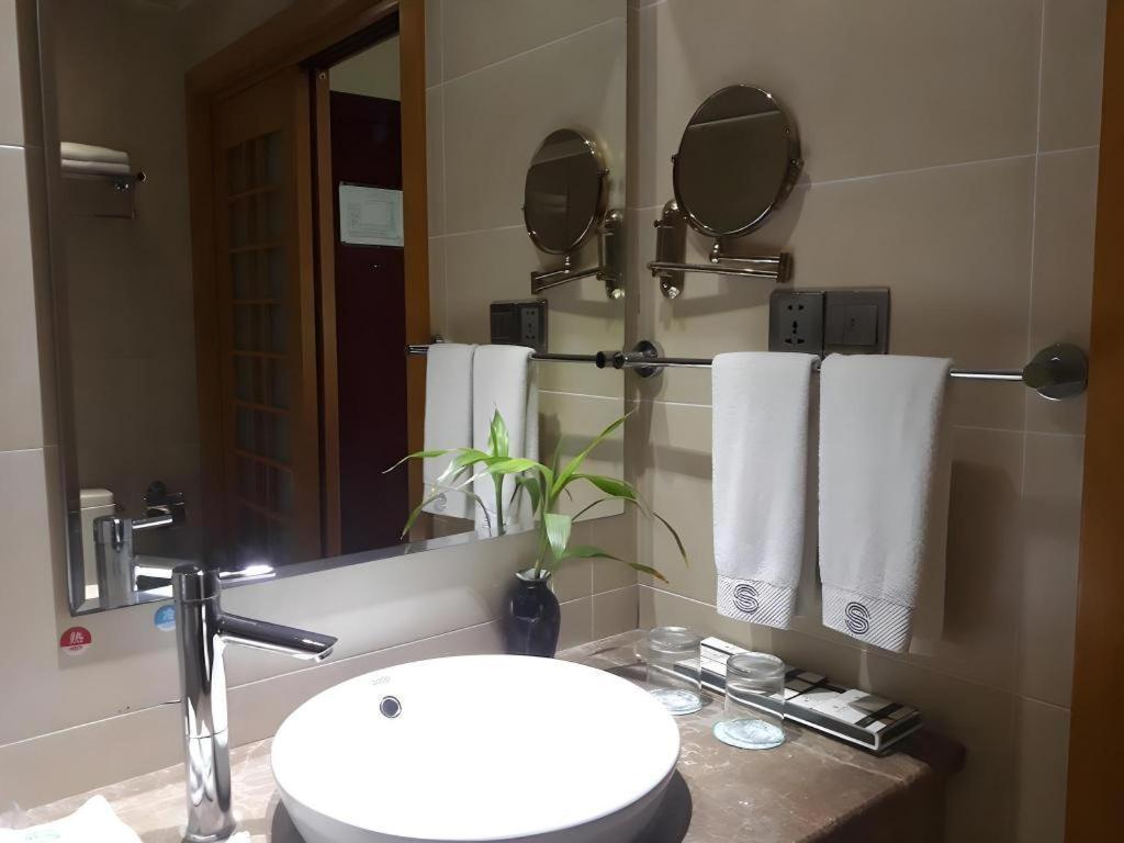 San Jiang Grand Hotel Vientián Kültér fotó